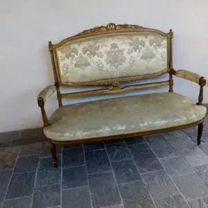 Divano dorato stile Luigi xvi